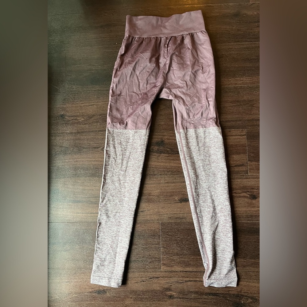 Gym shark leggings